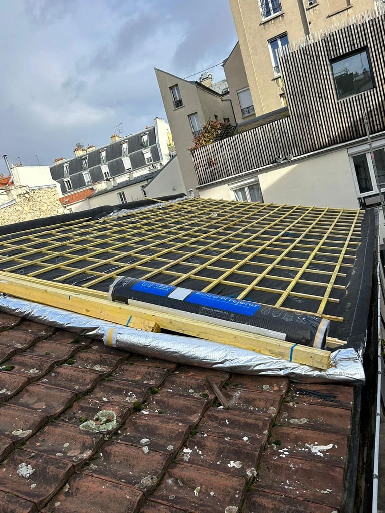 travaux d'isolation de toiture couvreur paris 75 Les Maitres Compagnons